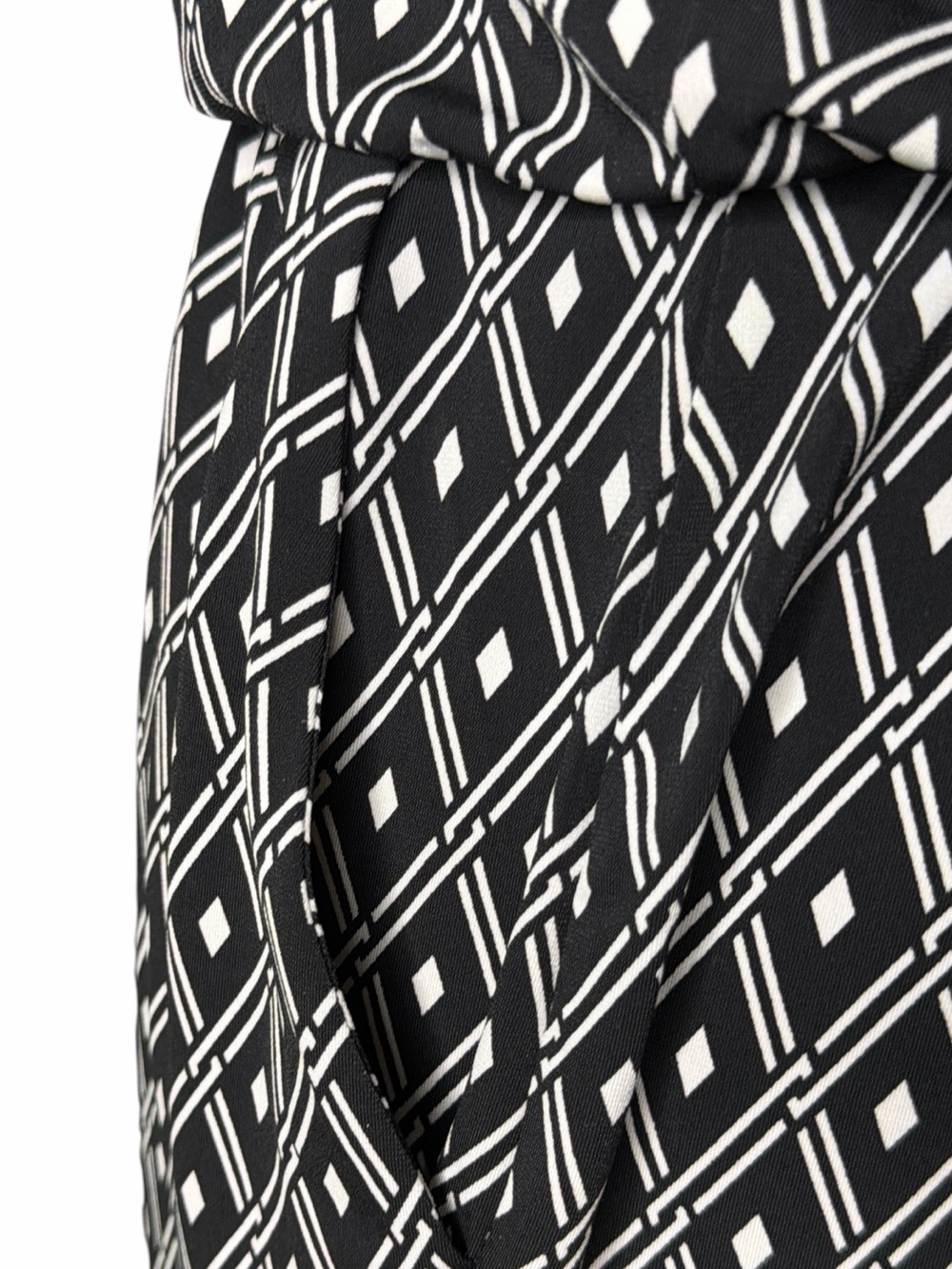 White House Black Market Black & White Geometric Halter Romper. EC. Size XSMALL - Picture 6 of 9
